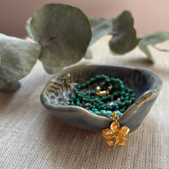 Turquoise Hand Knotted Necklace with Gold Vermeil Flower Charm - Made in Canada - Picture 6 of 8